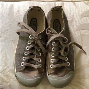 KEEN shoes khaki tan in good condition